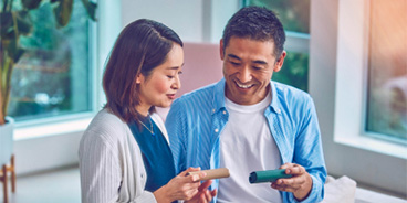 IQOS users admiring their ILUMA Prime devices