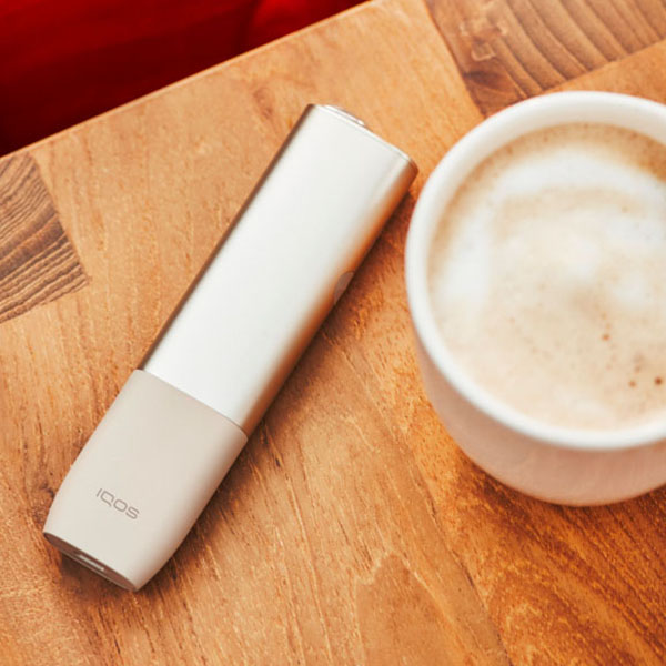 IQOS ILUMA ONE blinks yellow