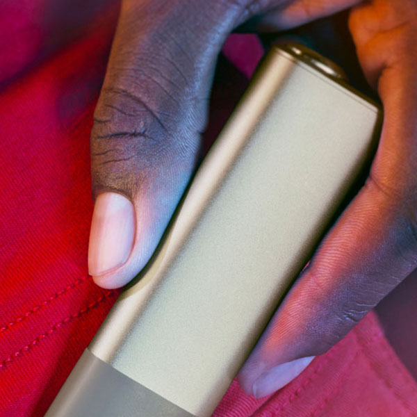 IQOS ILUMA one white lights progressively switching off