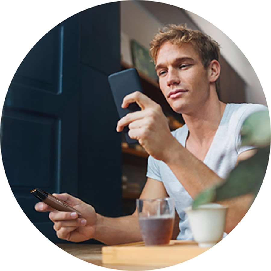 IQOS VEEV in a cafe